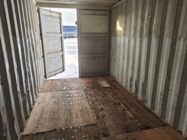 20DC Shipping container MIIU3423848 - TALLINN (damaged, door opens with difficulty + roof leaks) - Image 8