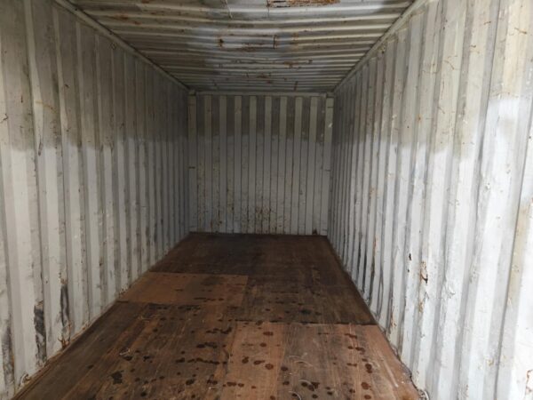 20DC Shipping container MIIU3423848 - TALLINN (damaged, door opens with difficulty + roof leaks) - Image 6